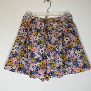 Talulah floral pleated shorts Sz small